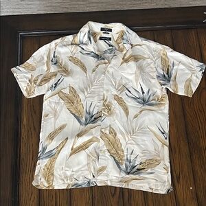 Nautica  Men's 100% silk bottom down Leaf Print Shirt - small